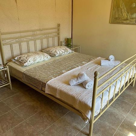 Guesthouse Kaliepia Ierissos Bagian luar foto