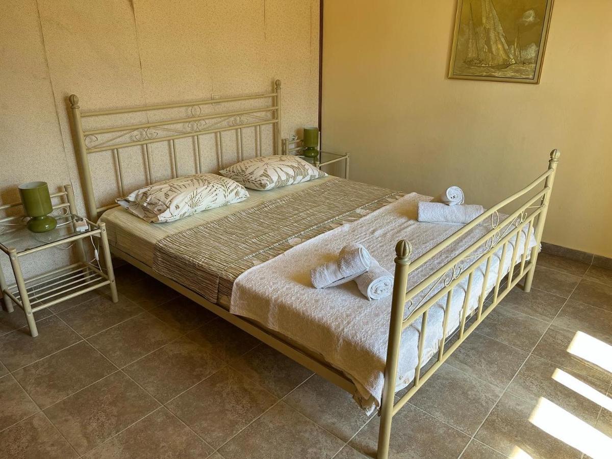 Guesthouse Kaliepia Ierissos Bagian luar foto