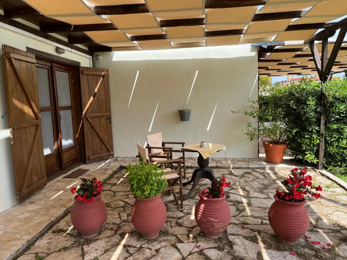 Guesthouse Kaliepia Ierissos Bagian luar foto