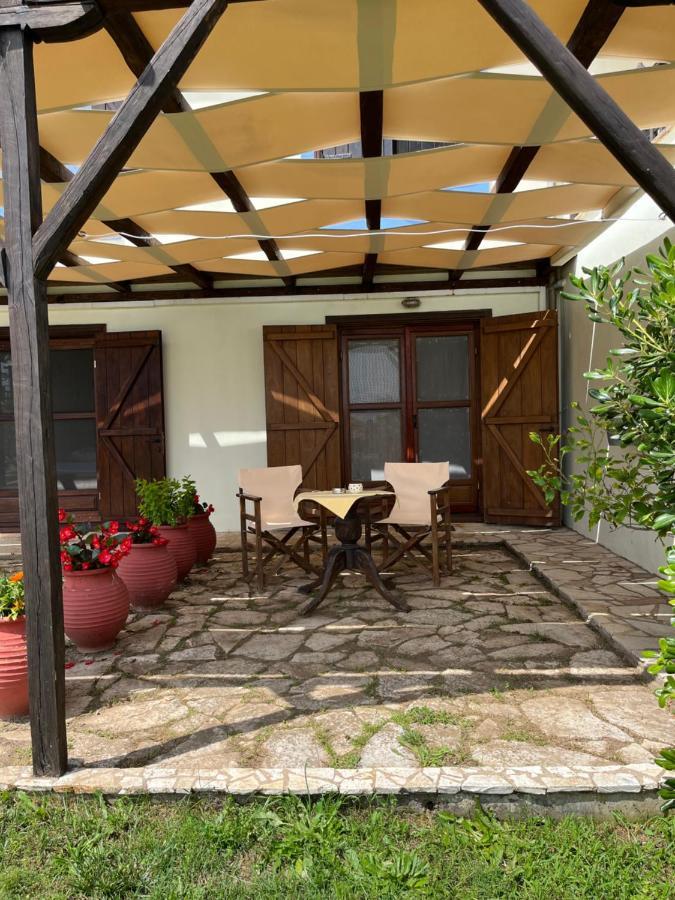 Guesthouse Kaliepia Ierissos Bagian luar foto