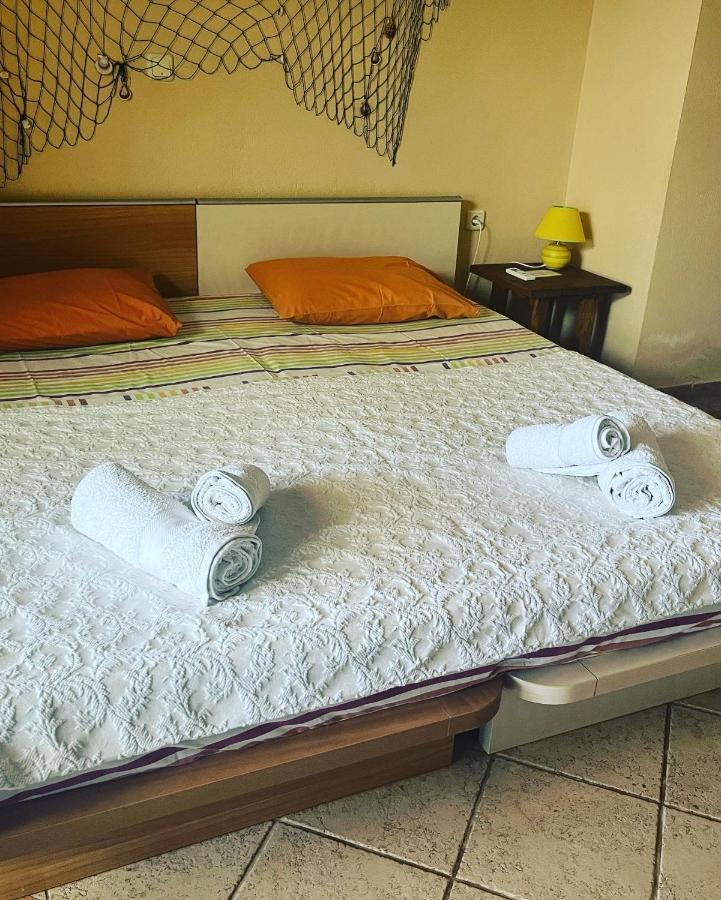 Guesthouse Kaliepia Ierissos Bagian luar foto
