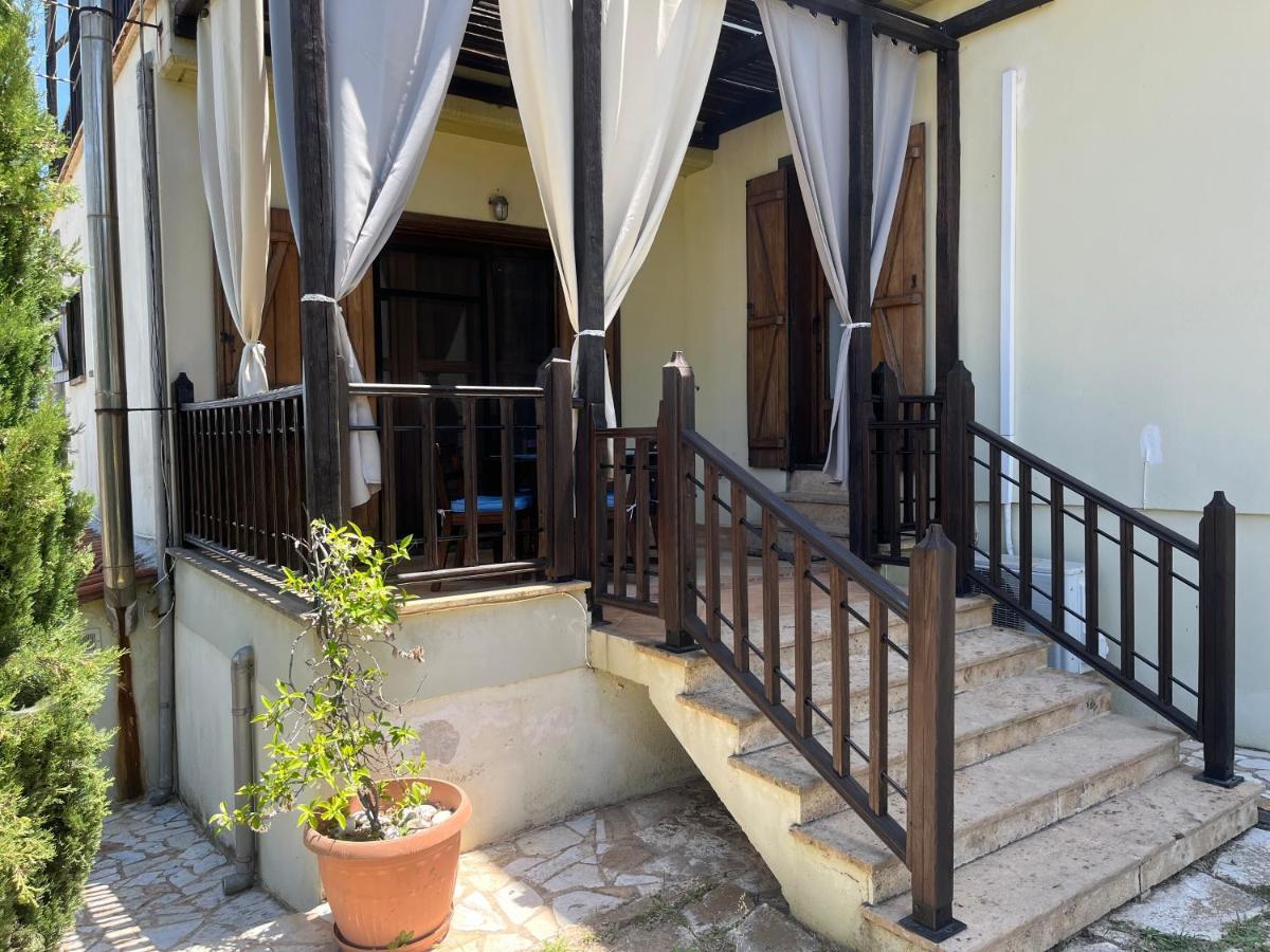 Guesthouse Kaliepia Ierissos Bagian luar foto