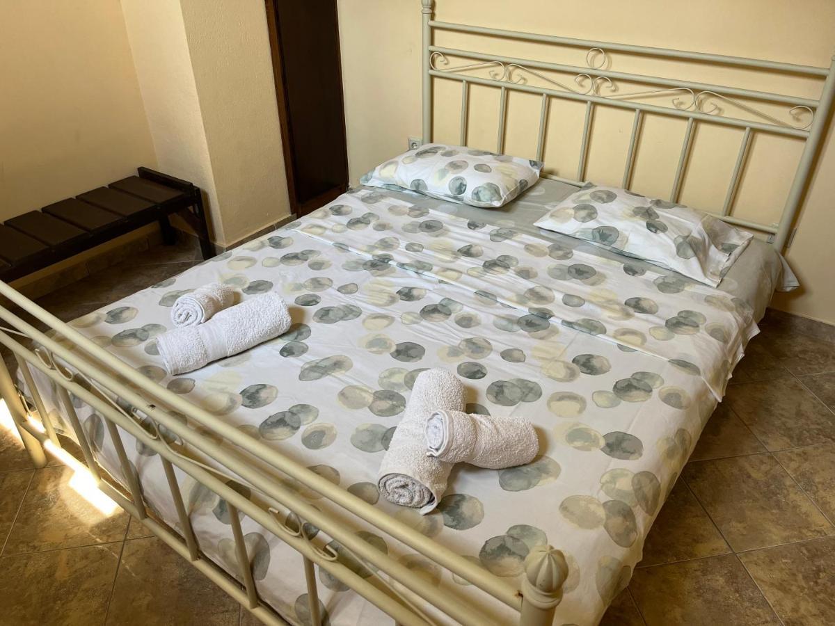 Guesthouse Kaliepia Ierissos Bagian luar foto