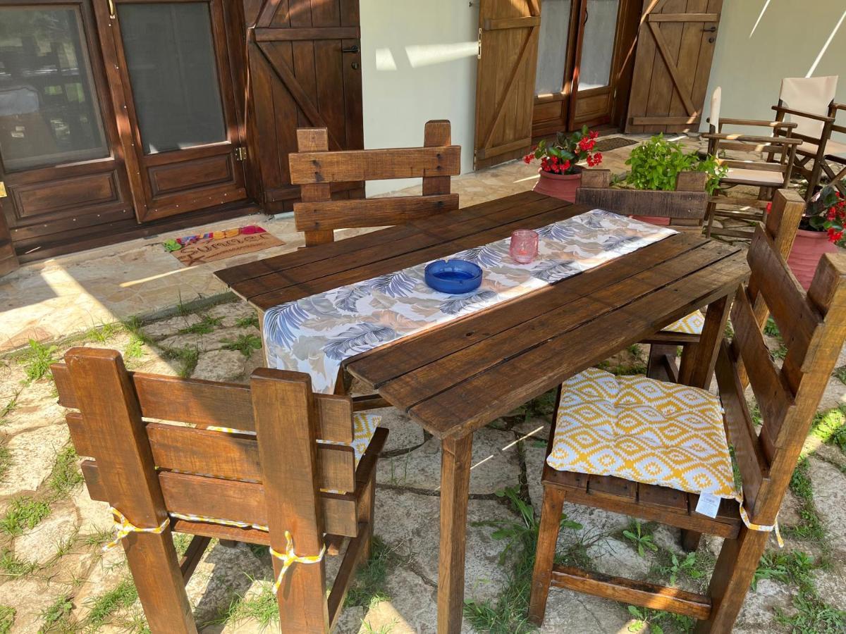 Guesthouse Kaliepia Ierissos Bagian luar foto