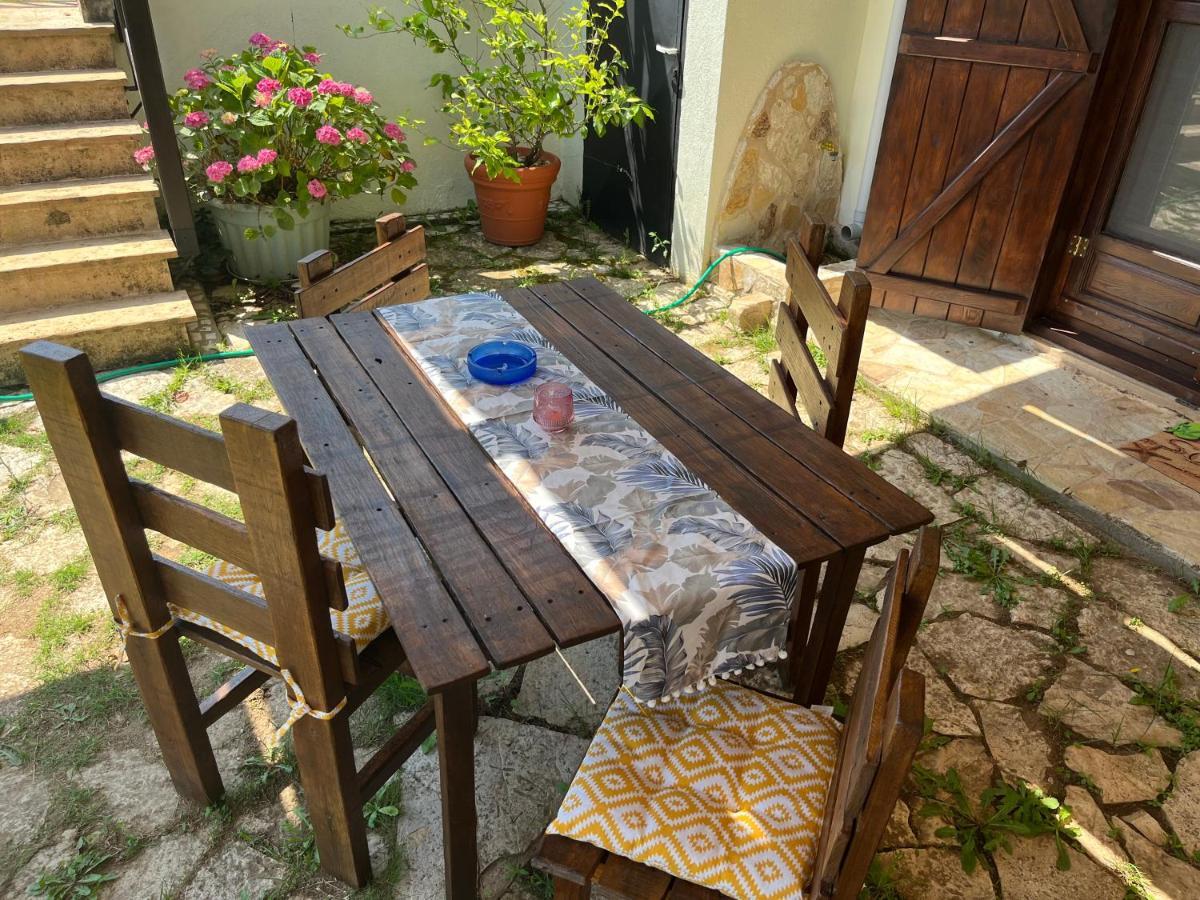 Guesthouse Kaliepia Ierissos Bagian luar foto